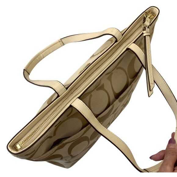 Coach Signature Canvas Tote Bag – Beige / Khaki – Classic Style - Picture 3 of 10